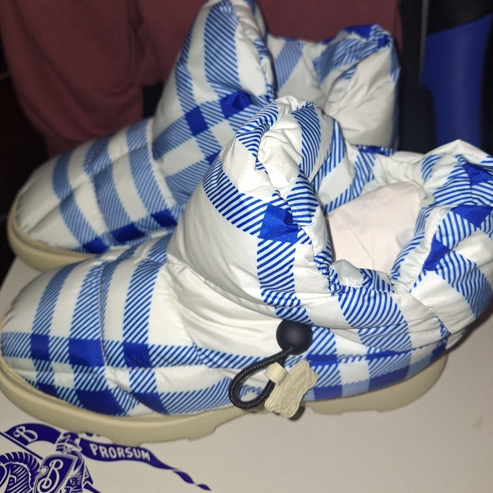Burberry Check Pillow Drawstring Boots Size 42